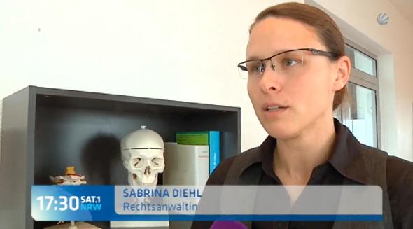 Sat 1 NRW vom 06.10.2015 Klinik Personal hat zu wenig Zeit für Patienten Sabrina Diehl Fachanwältin für Medizinrecht Schmerzendgeld Schadensersatz 001