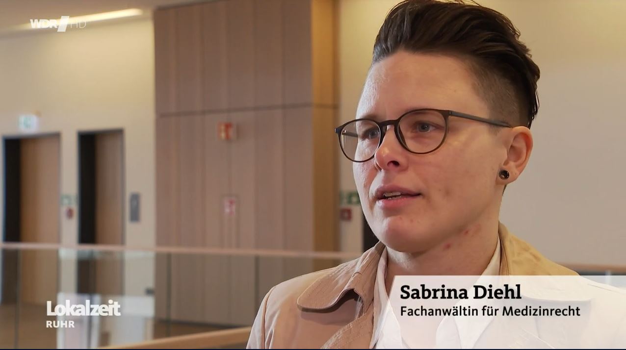 Lokalzeit Ruhr vom 08.12.2022 - Prozessbeginn wegen falscher Krebsdiagnose & Studiogespräch: Sabrina Diehl - Fachanwältin für Medizinrecht 